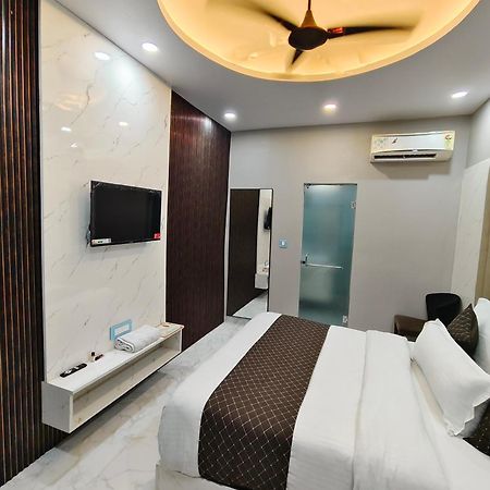Hotel New Imperial Ghaziabad Buitenkant foto