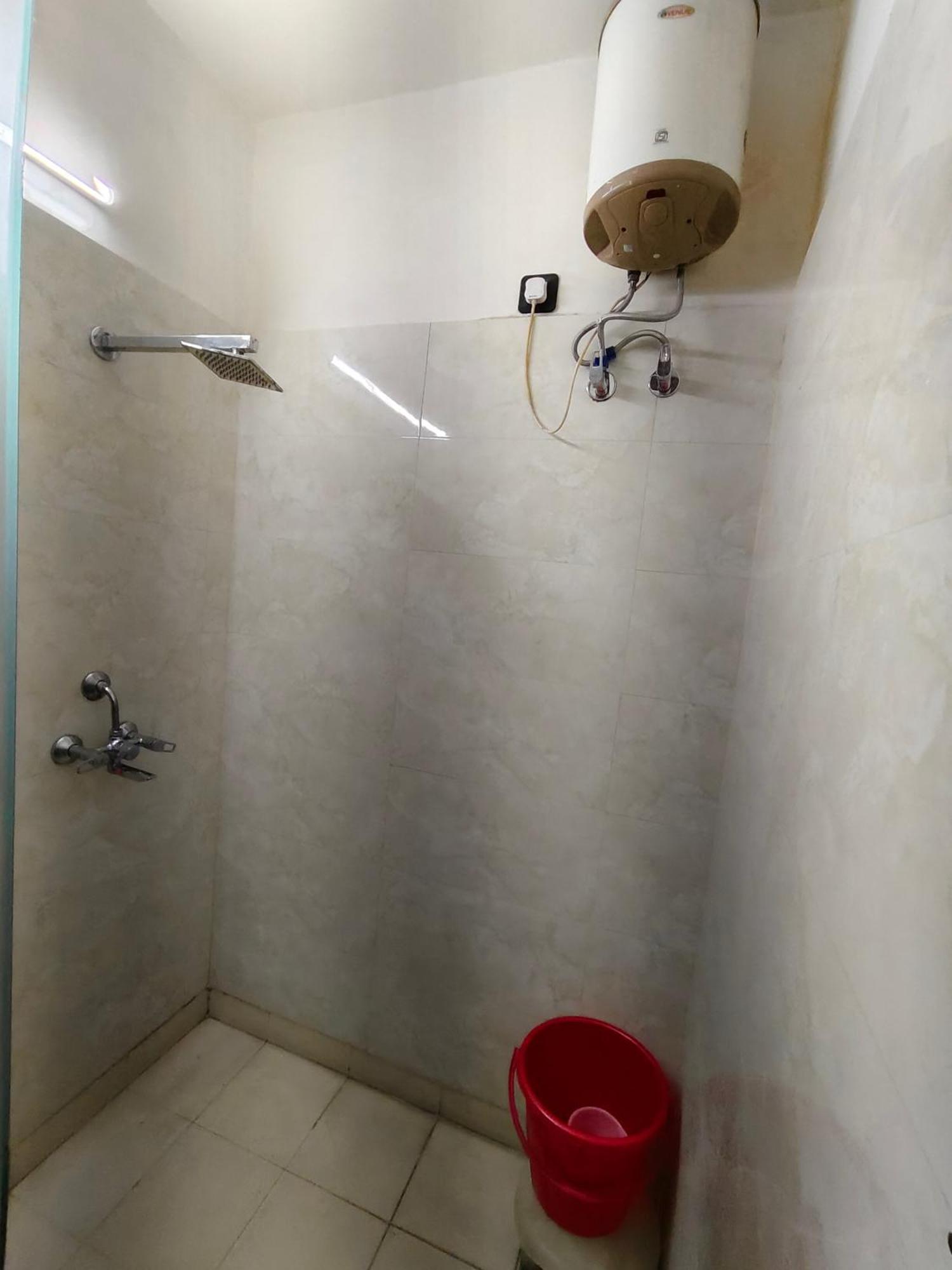 Hotel New Imperial Ghaziabad Buitenkant foto