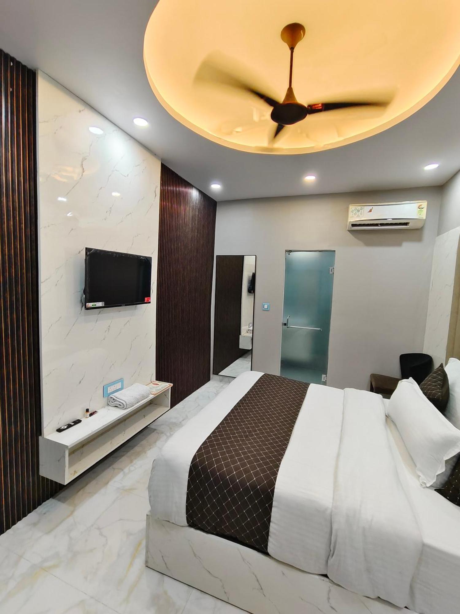 Hotel New Imperial Ghaziabad Buitenkant foto