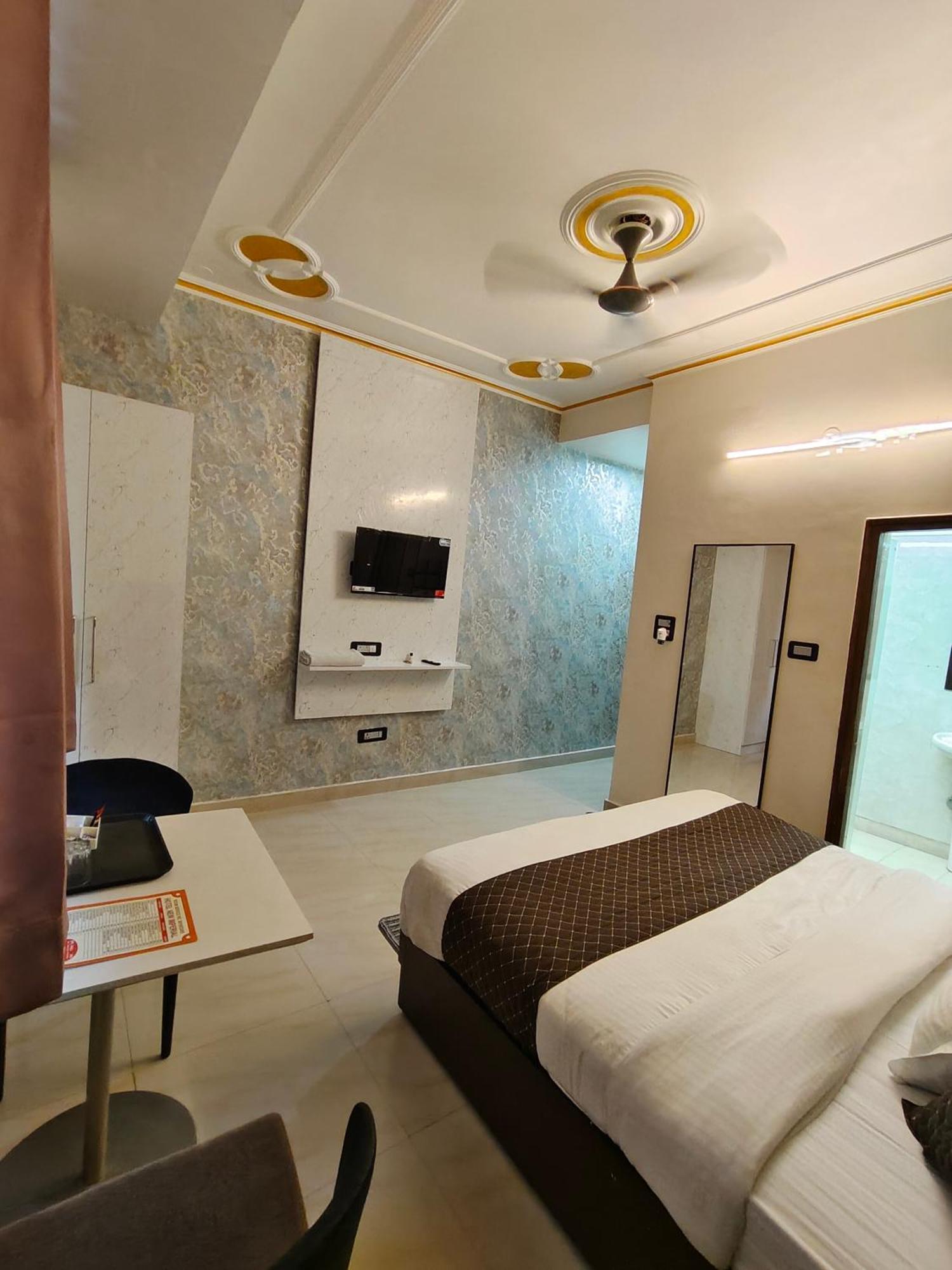 Hotel New Imperial Ghaziabad Buitenkant foto