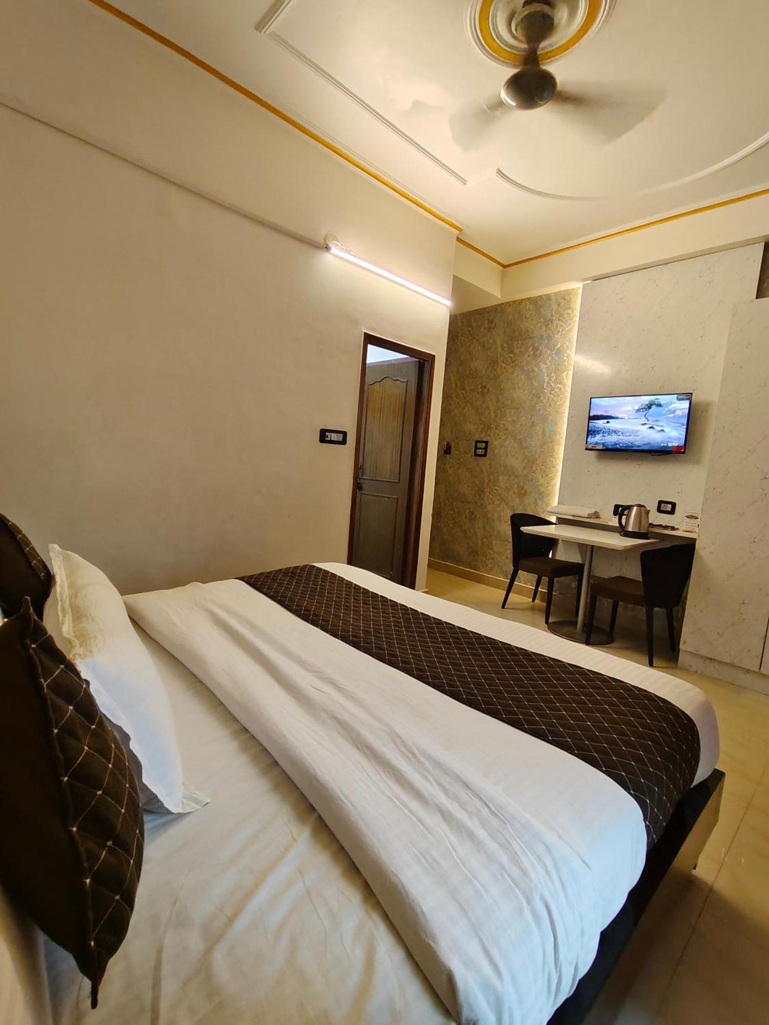 Hotel New Imperial Ghaziabad Buitenkant foto