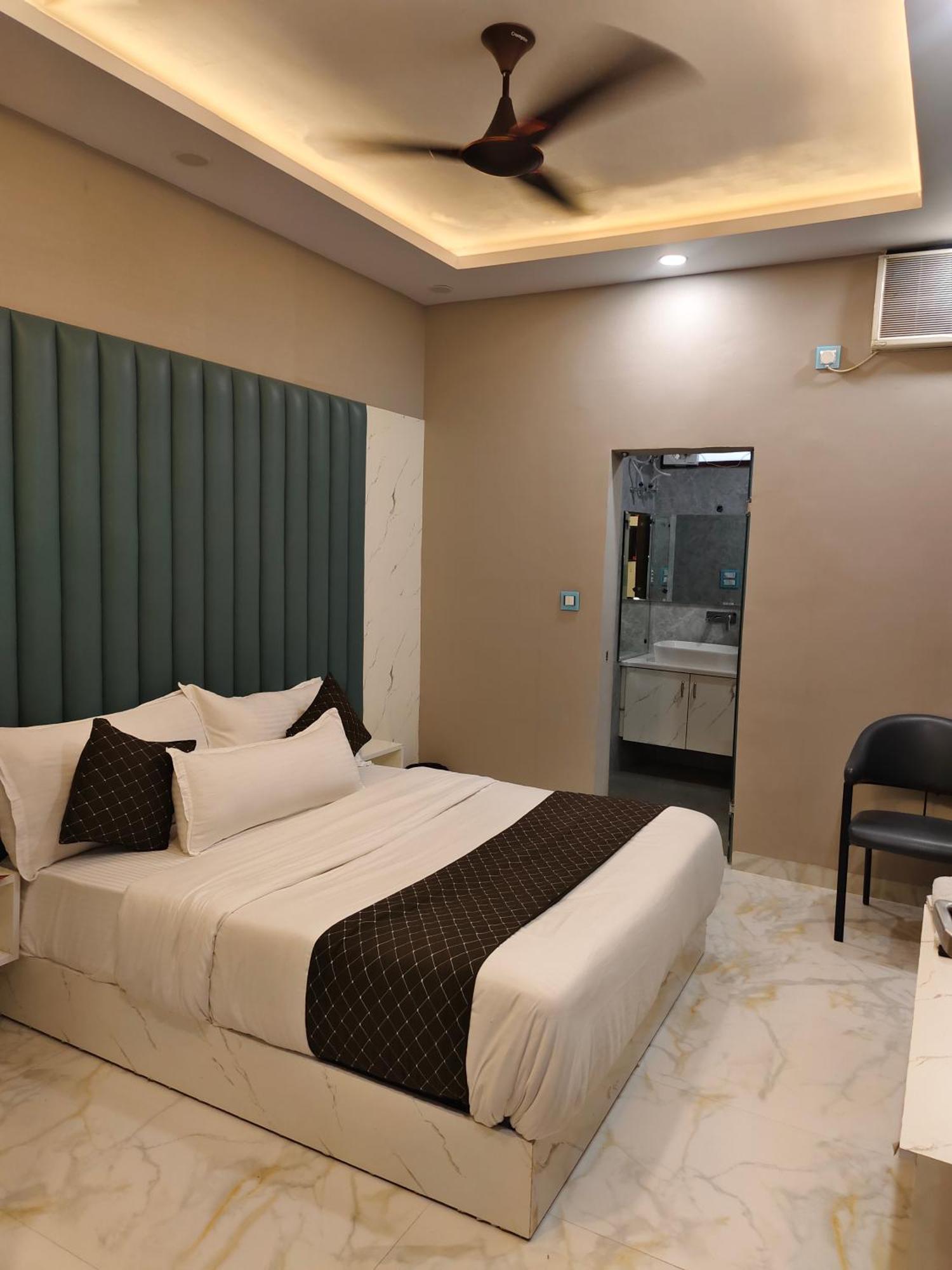 Hotel New Imperial Ghaziabad Buitenkant foto