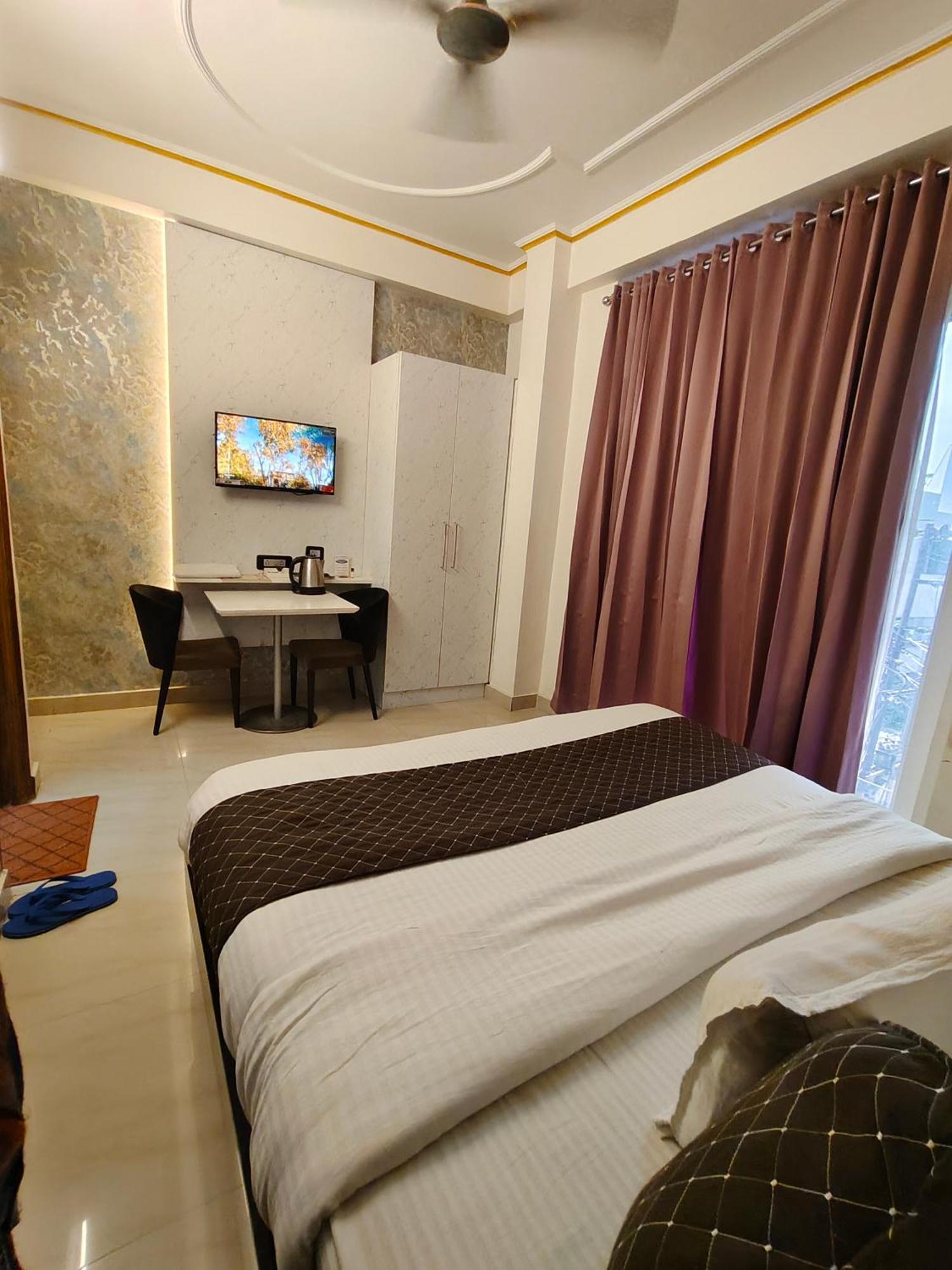 Hotel New Imperial Ghaziabad Buitenkant foto