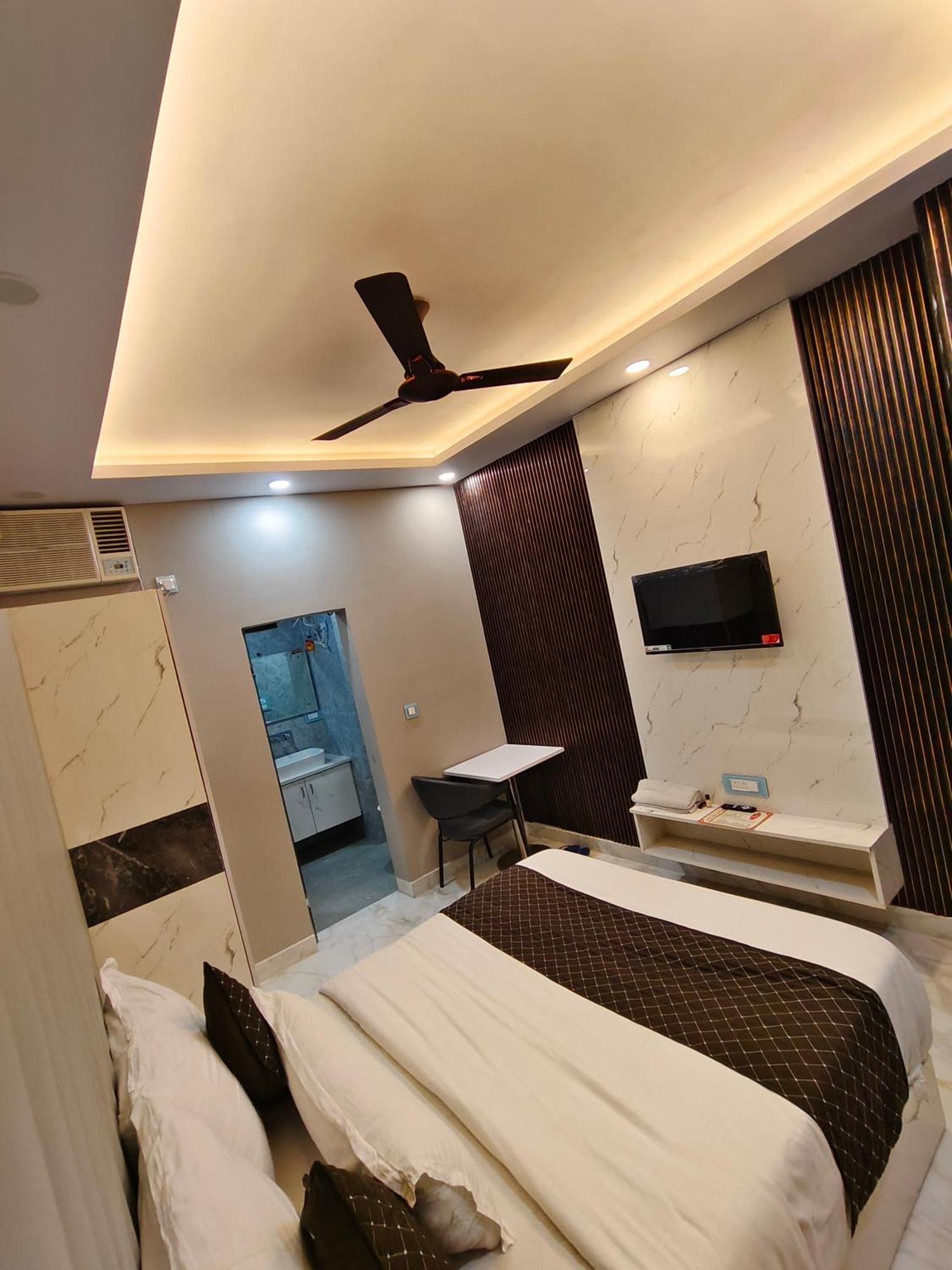 Hotel New Imperial Ghaziabad Buitenkant foto
