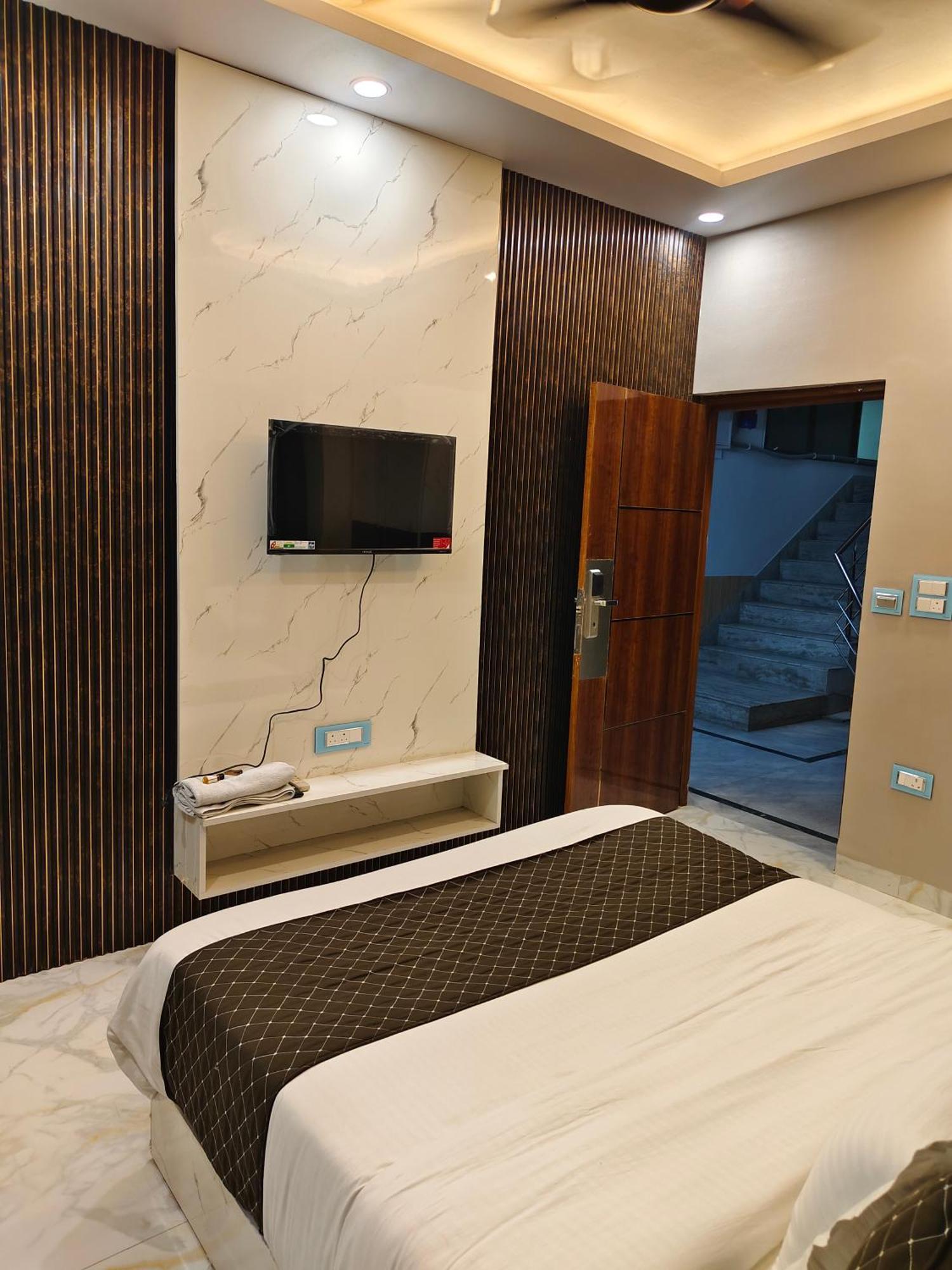 Hotel New Imperial Ghaziabad Buitenkant foto
